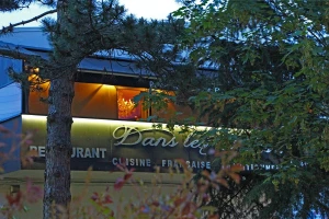 Vue de la façade du restaurant gastronomique Dans les Etoiles - Cergy