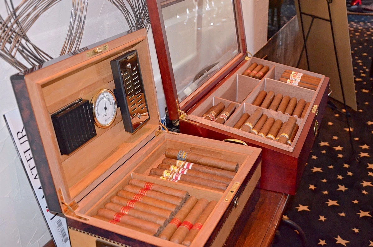 Vue de la cave à cigares du restaurant gastronomique Dans les Etoiles - Cergy Pontoise