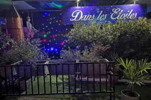 Vue de l'entrée du restaurant gastronomique Dans les Etoiles - Cergy Pontoise